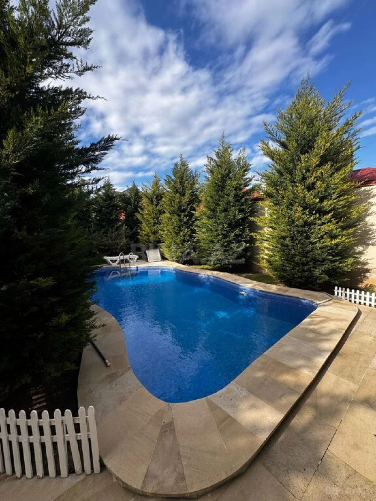 Satılır 5 otaqlı həyət evi 200 m²