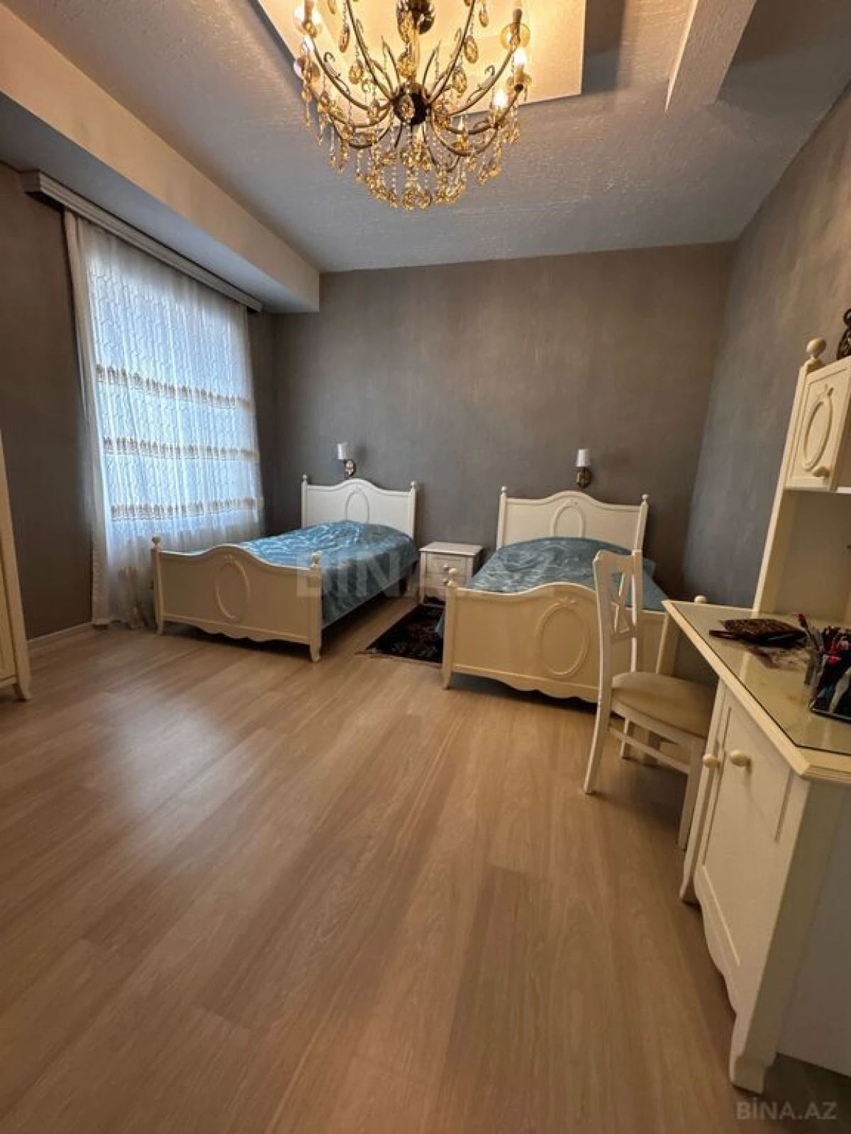 Satılır 5 otaqlı həyət evi 200 m²