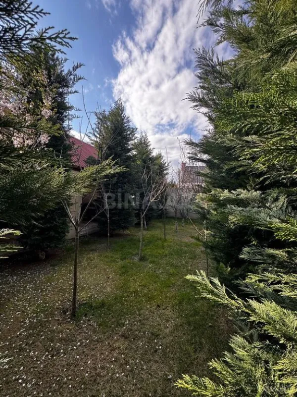 Satılır 5 otaqlı həyət evi 200 m²