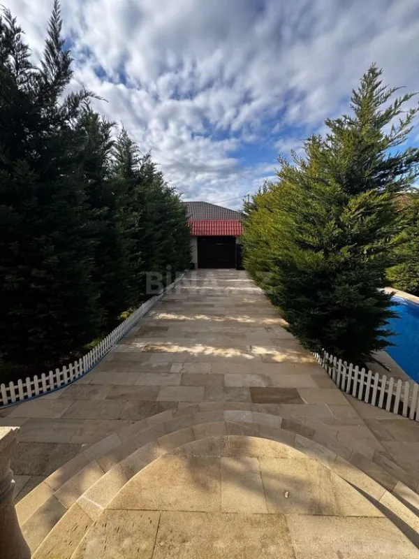 Satılır 5 otaqlı həyət evi 200 m²