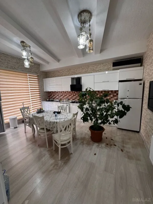 Satılır 5 otaqlı həyət evi 200 m²