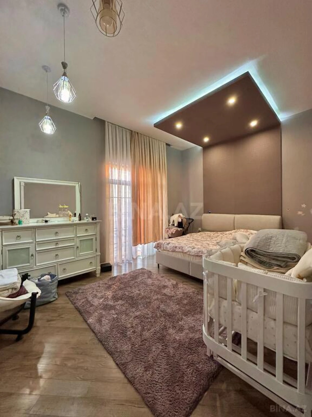Satılır 7 otaqlı həyət evi 350 m²