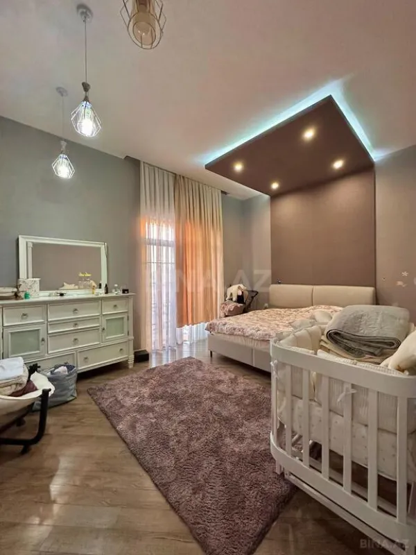 Satılır 7 otaqlı həyət evi 350 m²