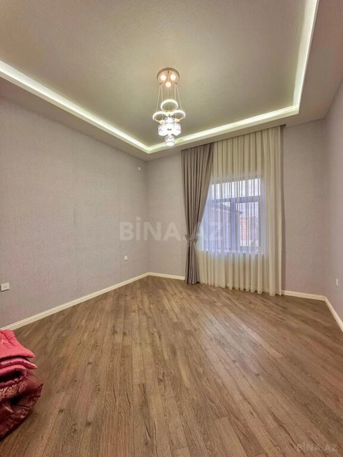 Satılır 7 otaqlı həyət evi 350 m²