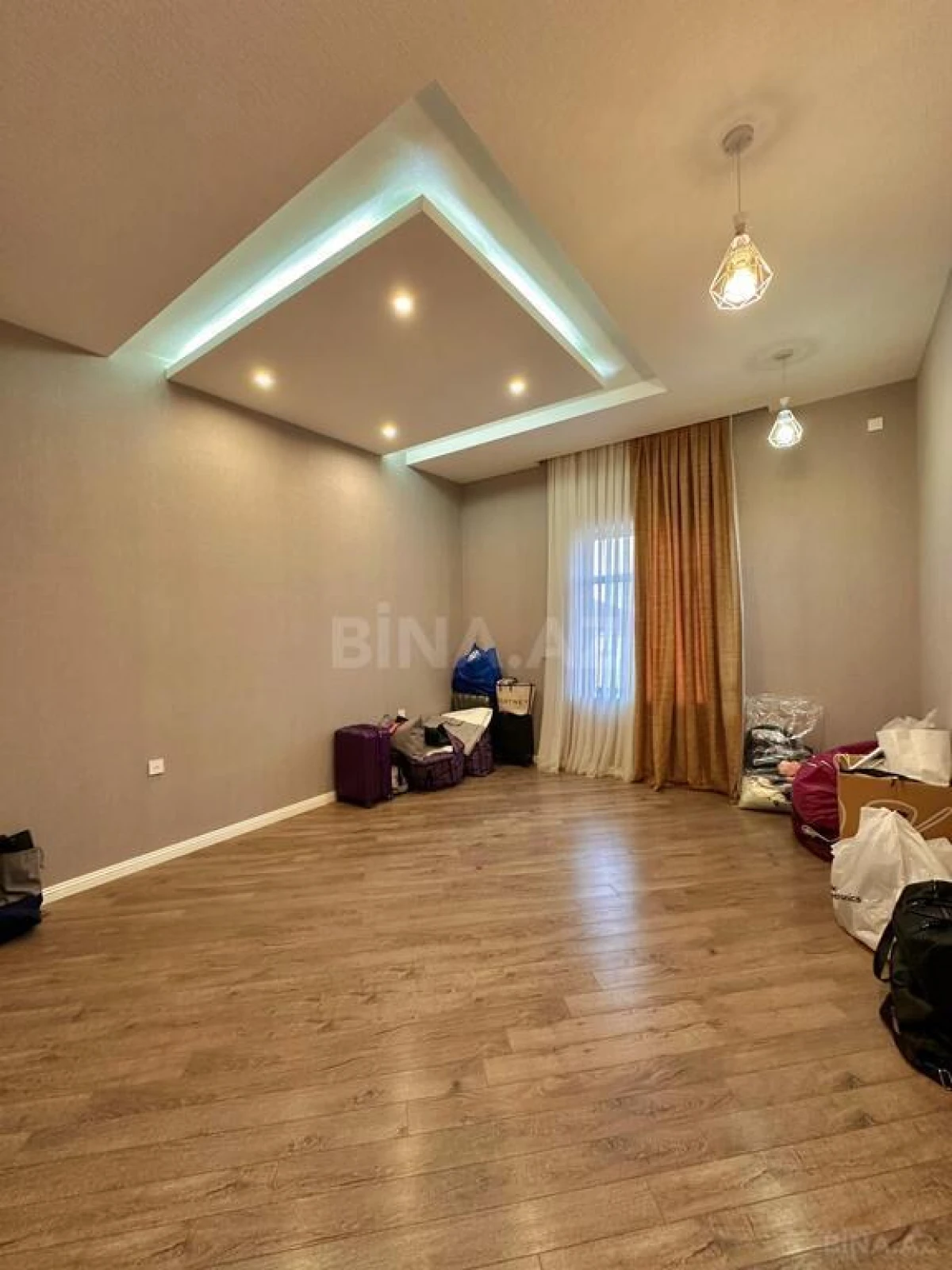 Satılır 7 otaqlı həyət evi 350 m²