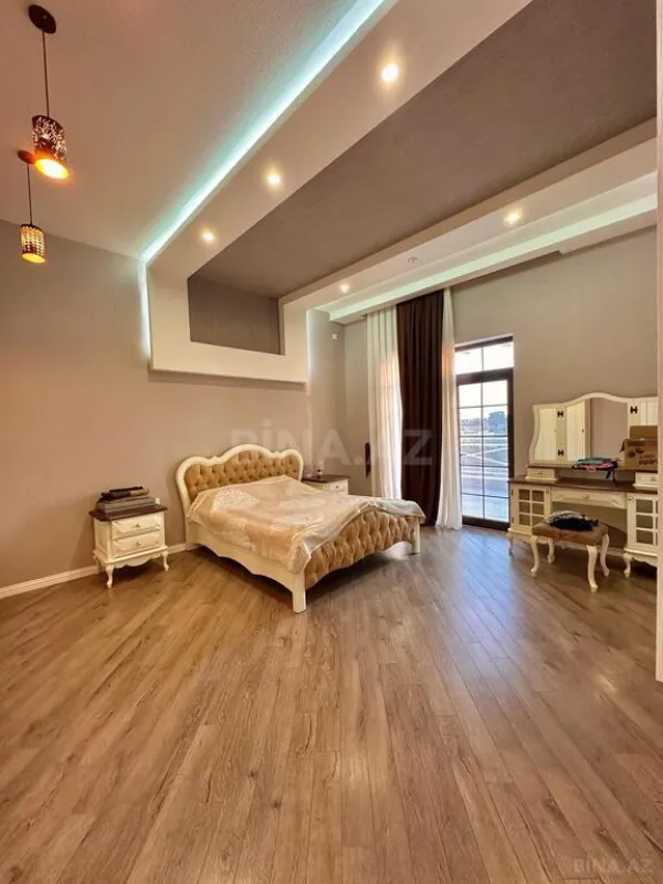 Satılır 7 otaqlı həyət evi 350 m²