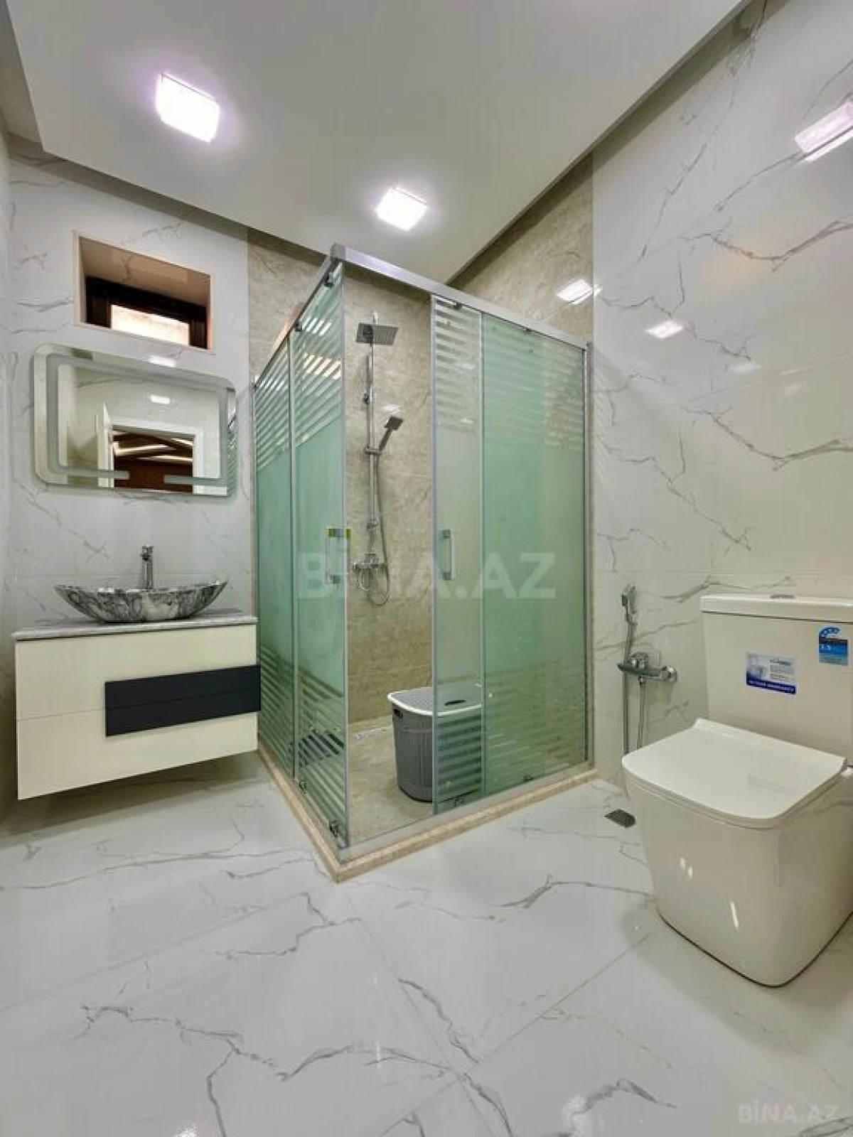 Satılır 7 otaqlı həyət evi 350 m²