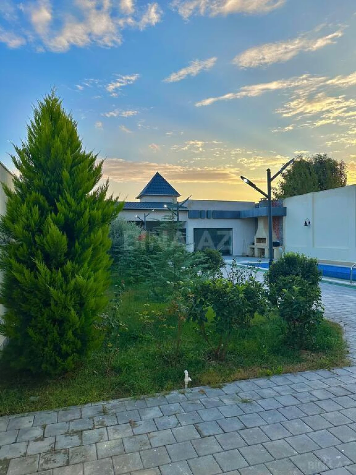 Satılır 7 otaqlı həyət evi 350 m²