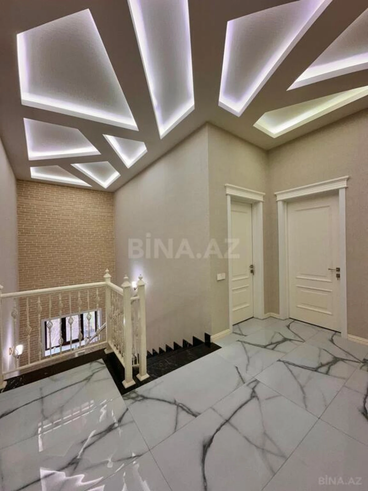 Satılır 7 otaqlı həyət evi 350 m²