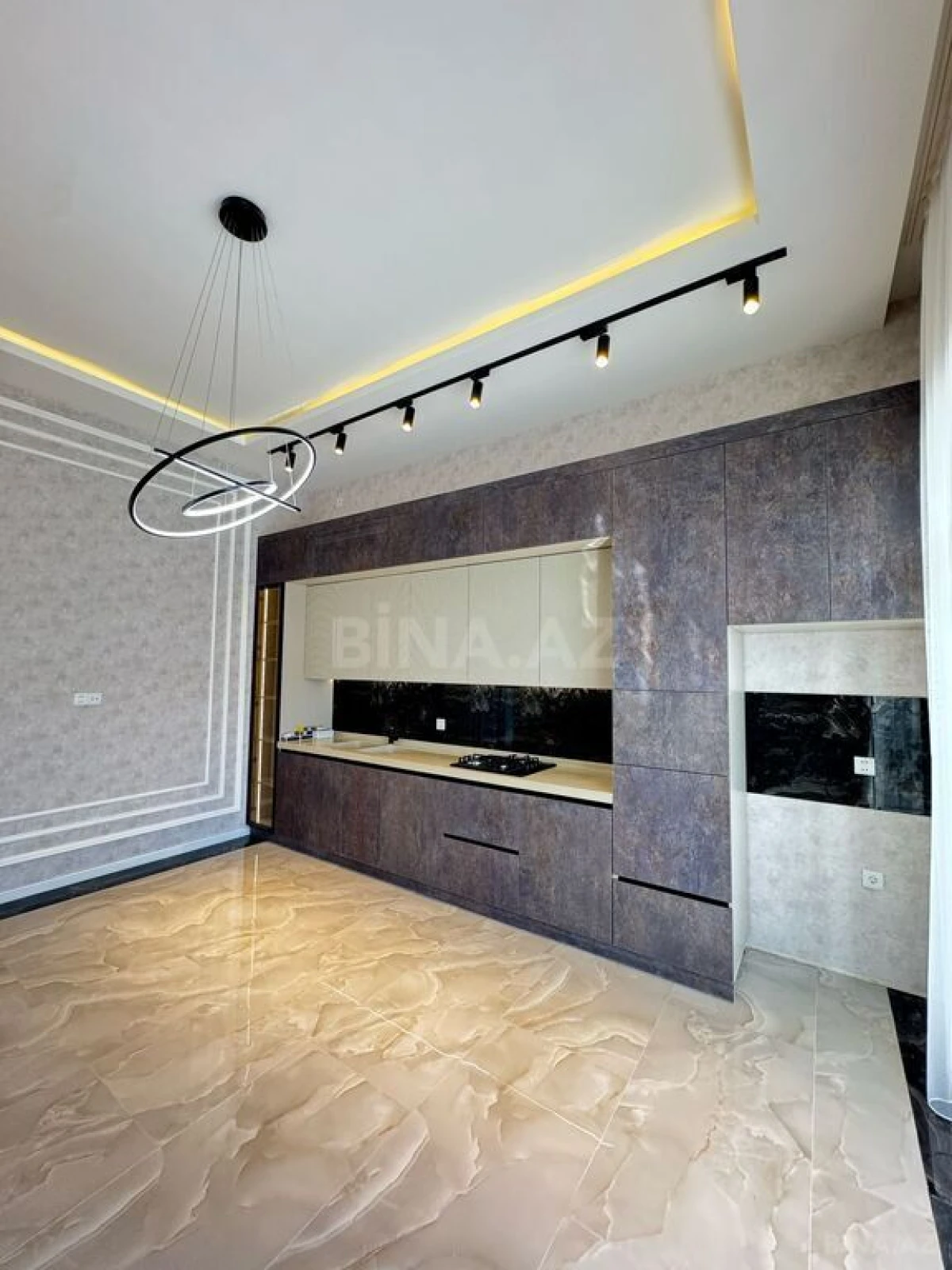 Satılır 5 otaqlı həyət evi 300 m²