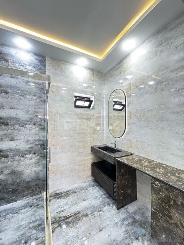Satılır 5 otaqlı həyət evi 300 m²