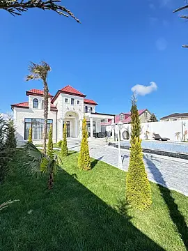 Satılır 5 otaqlı həyət evi 300 m²