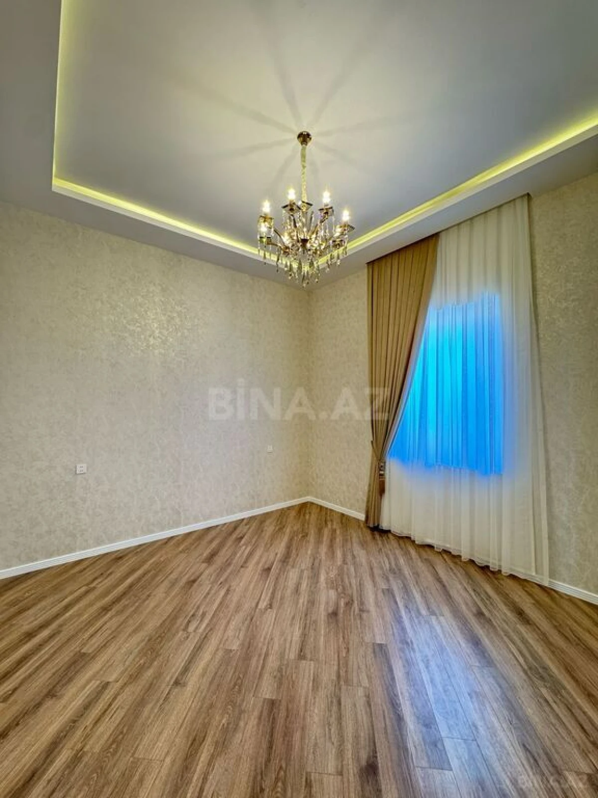 Satılır 5 otaqlı həyət evi 300 m²