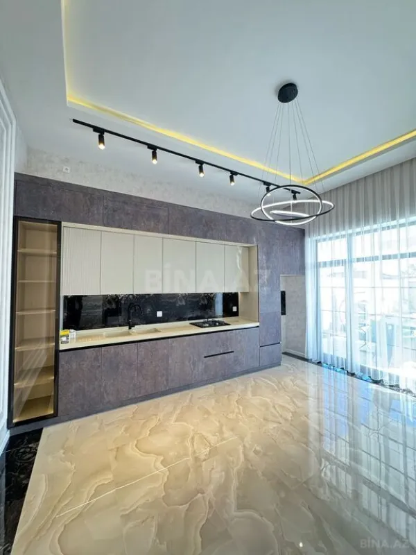 Satılır 5 otaqlı həyət evi 300 m²