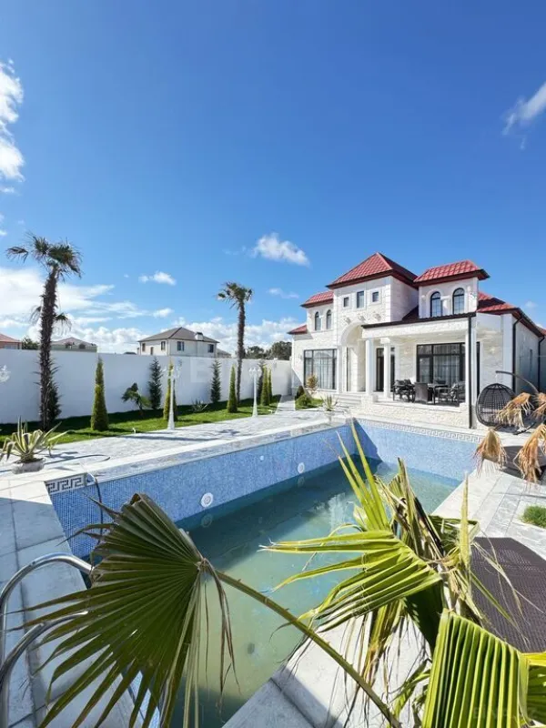 Satılır 5 otaqlı həyət evi 300 m²
