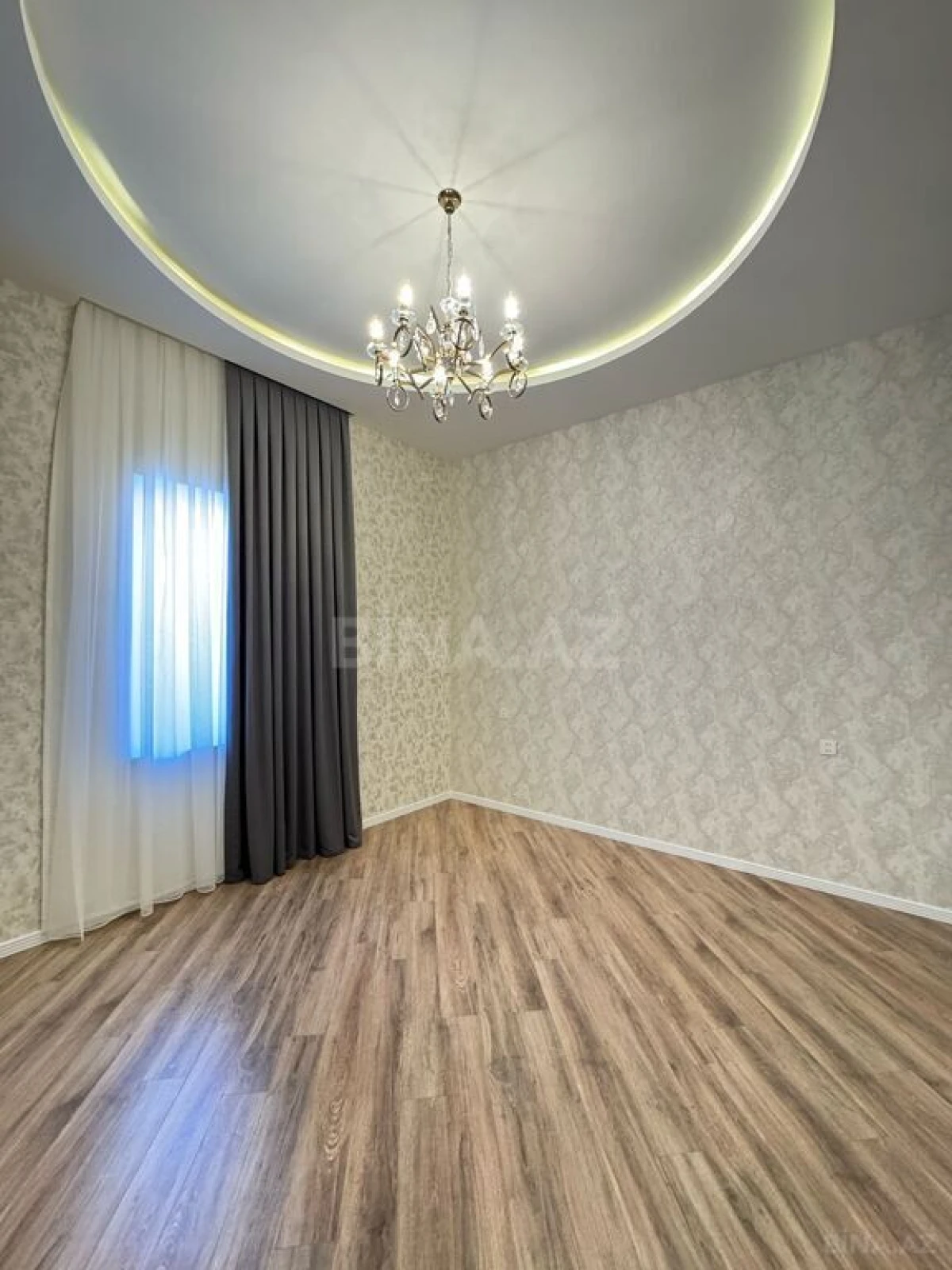 Satılır 5 otaqlı həyət evi 300 m²