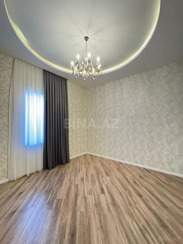 Satılır 5 otaqlı həyət evi 300 m²