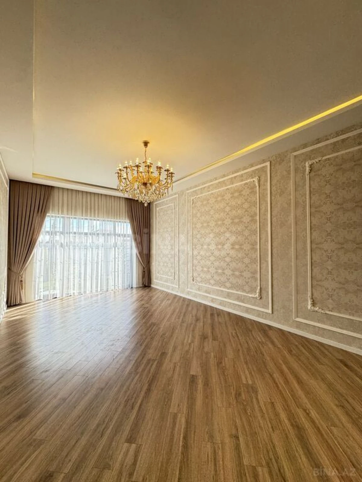 Satılır 5 otaqlı həyət evi 300 m²