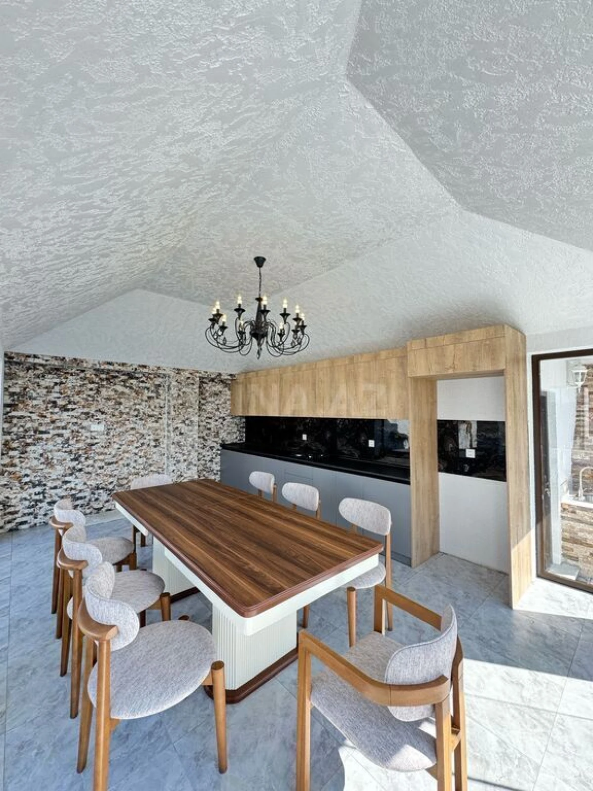 Satılır 5 otaqlı həyət evi 300 m²