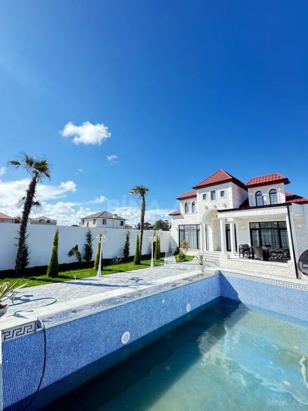 Satılır 5 otaqlı həyət evi 300 m²
