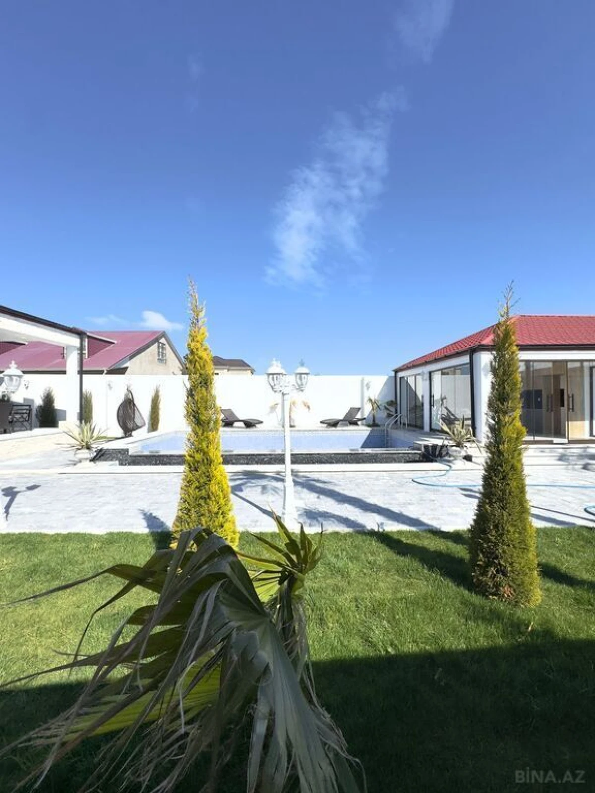 Satılır 5 otaqlı həyət evi 300 m²