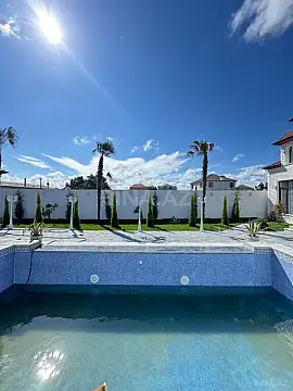 Satılır 5 otaqlı həyət evi 300 m²