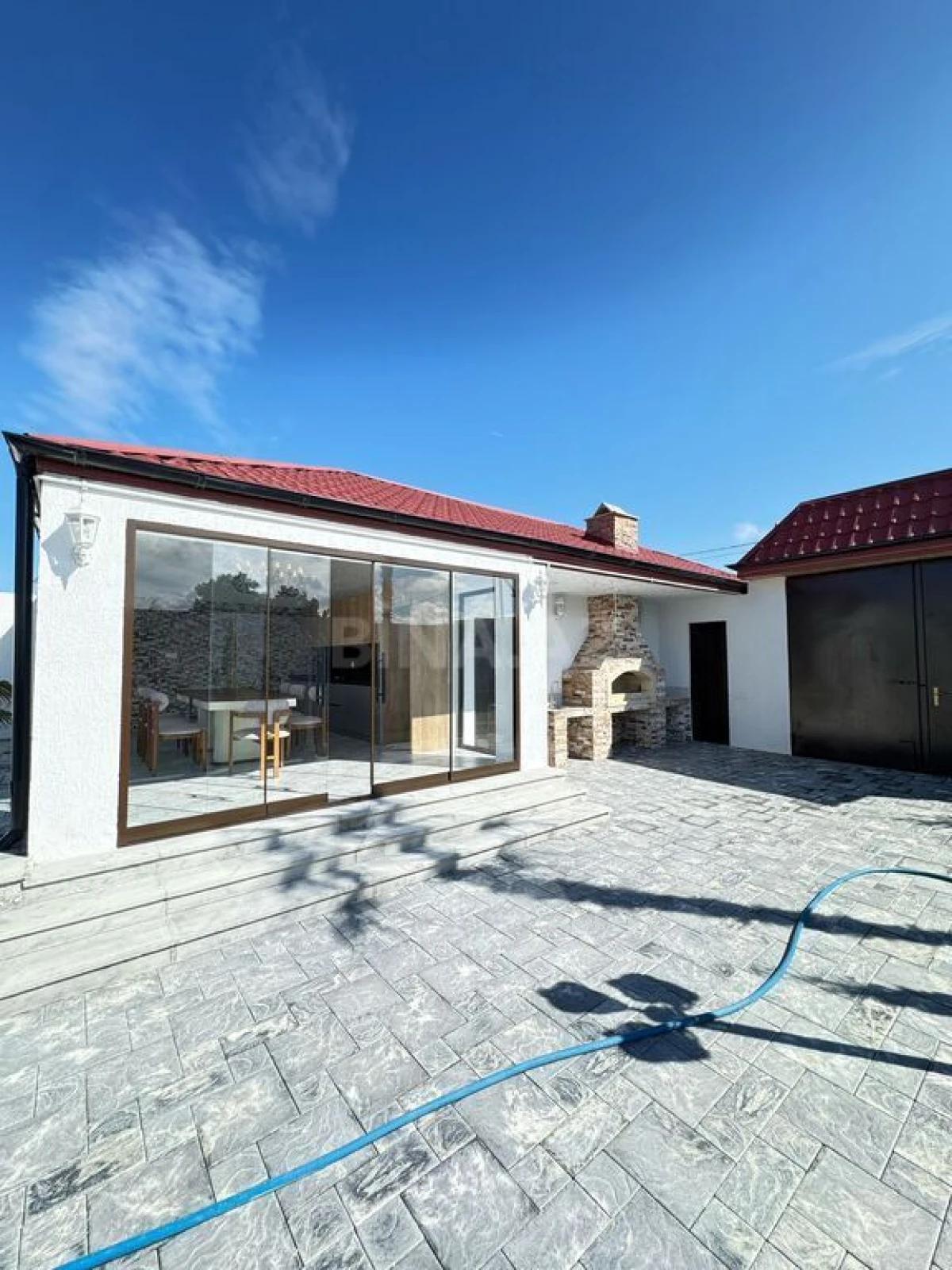 Satılır 5 otaqlı həyət evi 300 m²