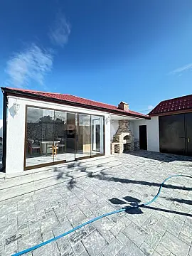 Satılır 5 otaqlı həyət evi 300 m²