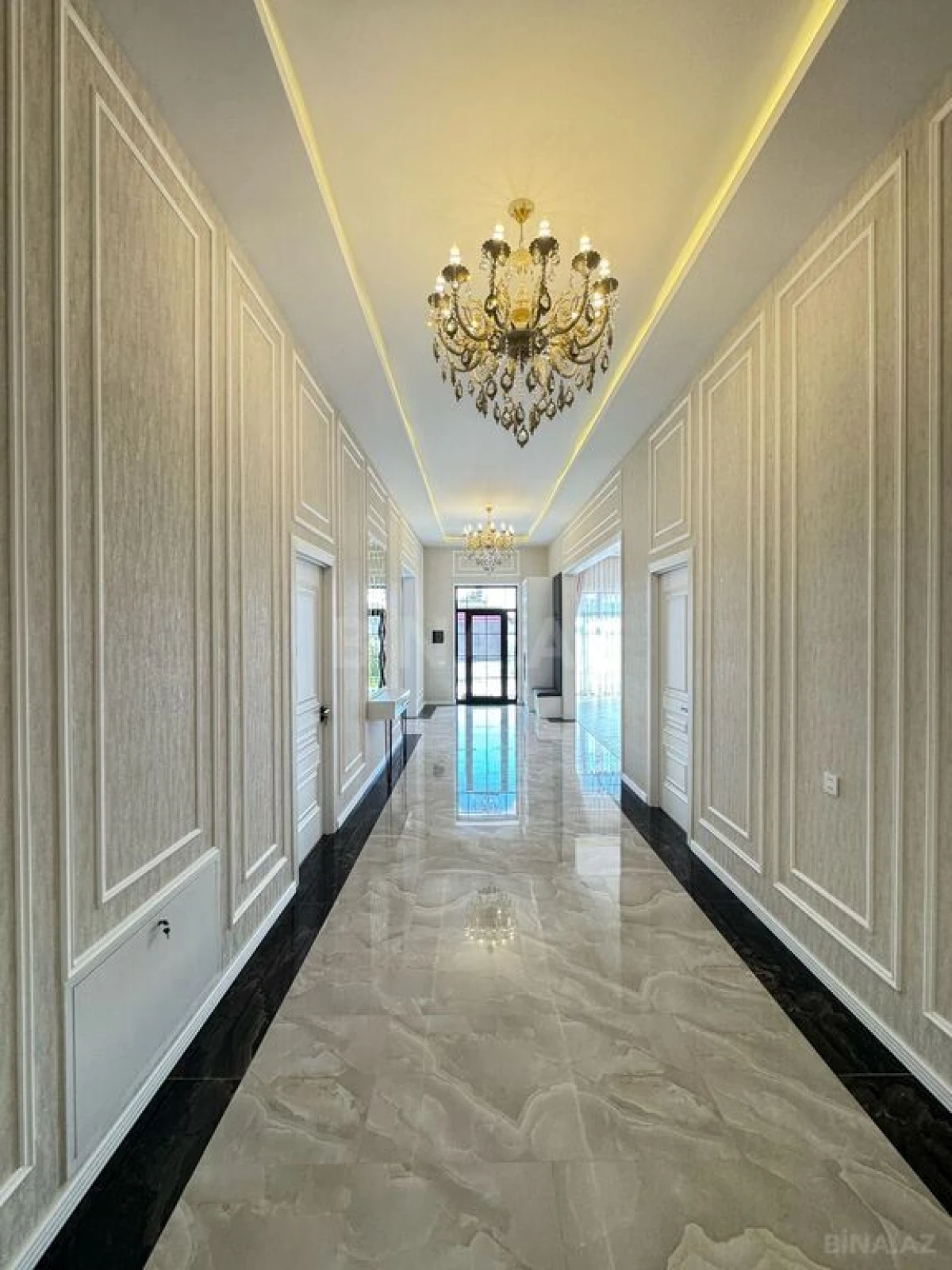 Satılır 5 otaqlı həyət evi 300 m²