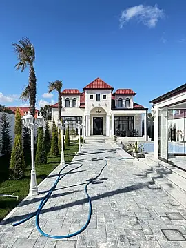Satılır 5 otaqlı həyət evi 300 m²