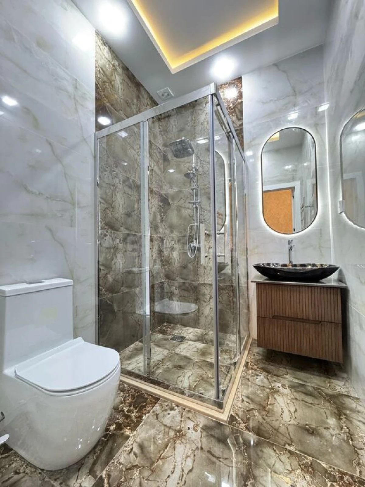 Satılır 5 otaqlı həyət evi 300 m²