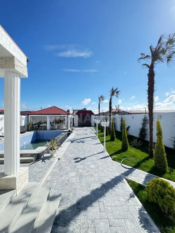 Satılır 5 otaqlı həyət evi 300 m²