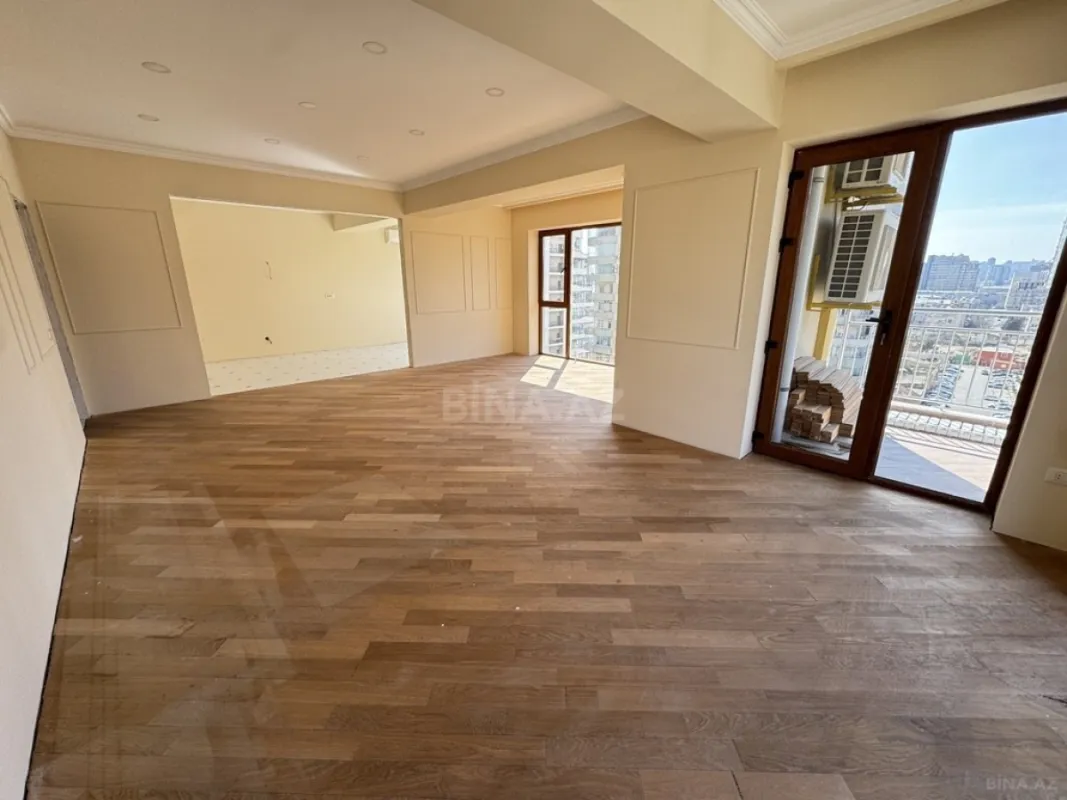 Satılır 4 otaqlı mənzil 185 m²