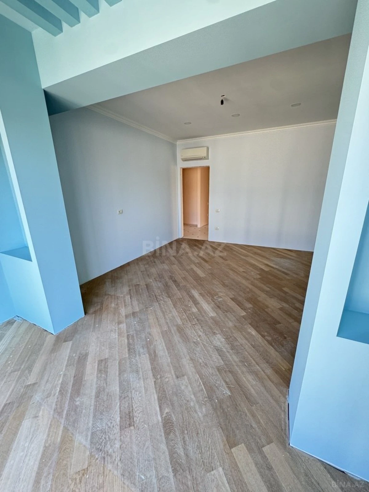 Satılır 4 otaqlı mənzil 185 m²