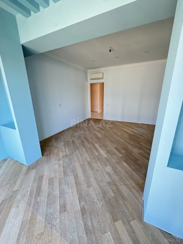 Satılır 4 otaqlı mənzil 185 m²