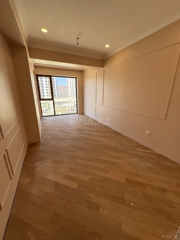 Satılır 4 otaqlı mənzil 185 m²