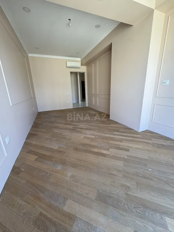 Satılır 4 otaqlı mənzil 185 m²