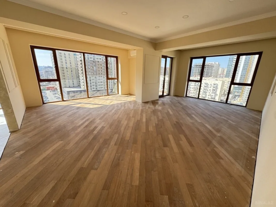 Satılır 4 otaqlı mənzil 185 m²