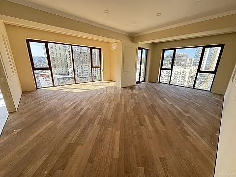 Satılır 4 otaqlı mənzil 185 m²