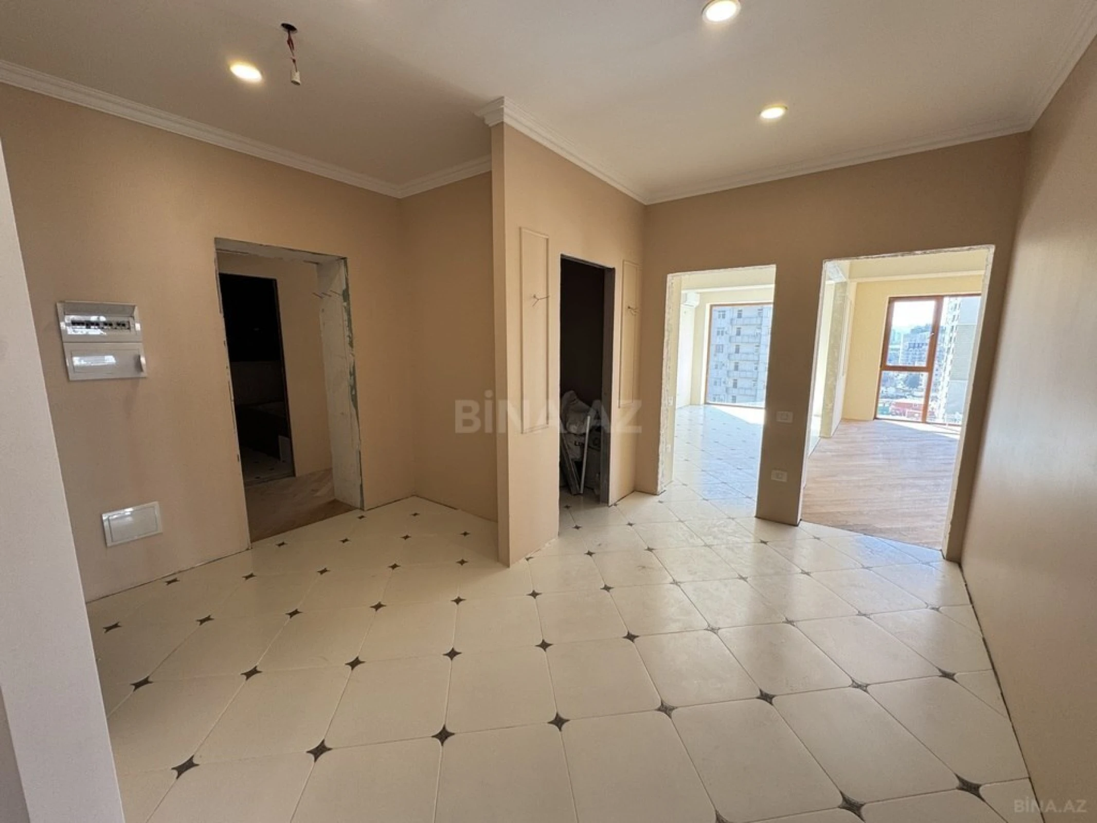 Satılır 4 otaqlı mənzil 185 m²