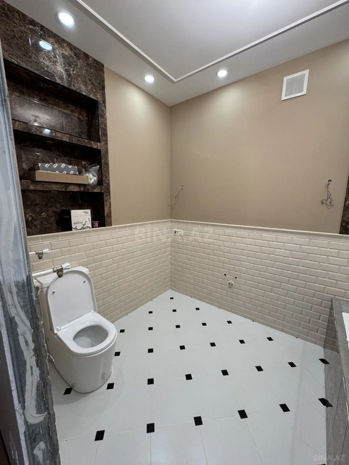 Satılır 4 otaqlı mənzil 185 m²