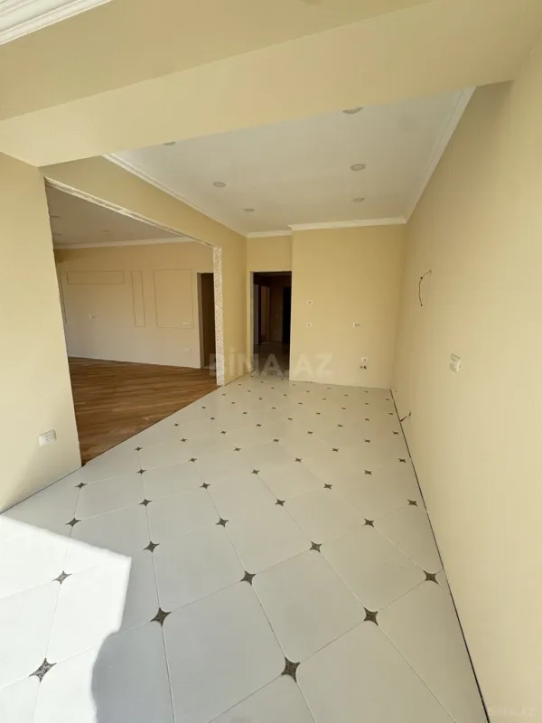 Satılır 4 otaqlı mənzil 185 m²