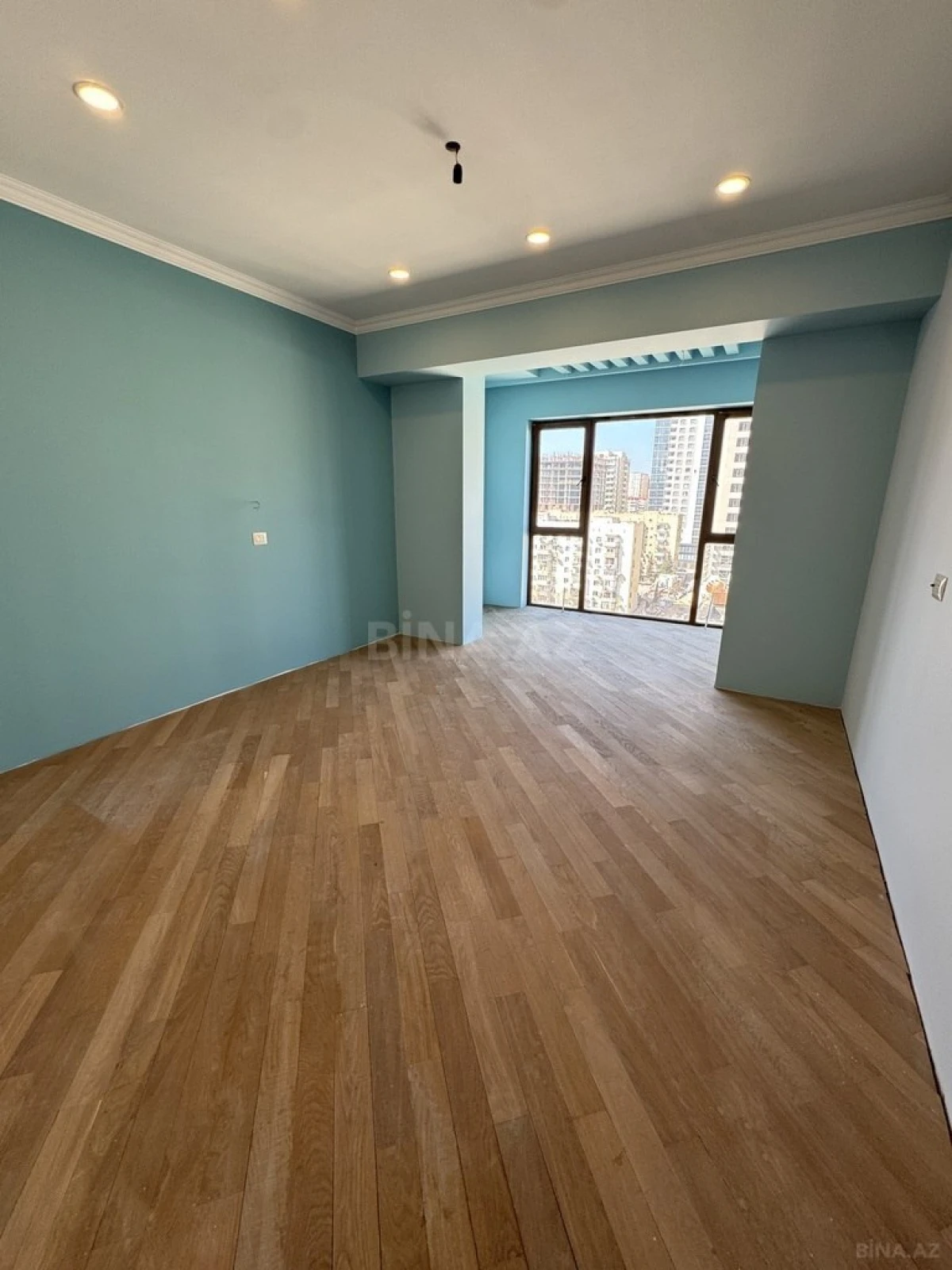 Satılır 4 otaqlı mənzil 185 m²
