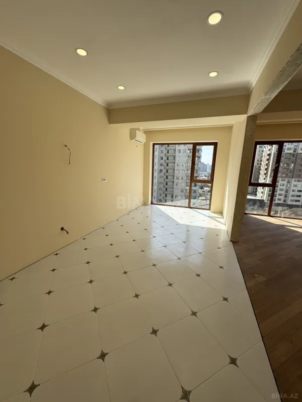 Satılır 4 otaqlı mənzil 185 m²