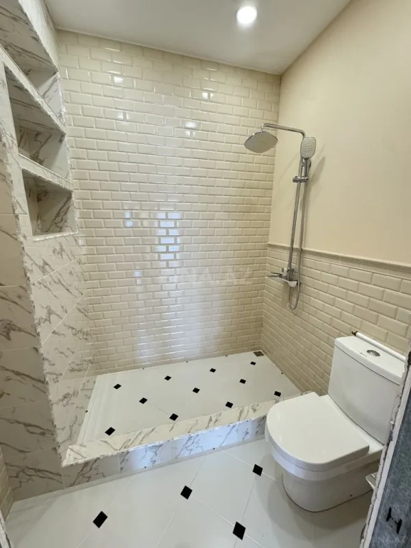 Satılır 4 otaqlı mənzil 185 m²