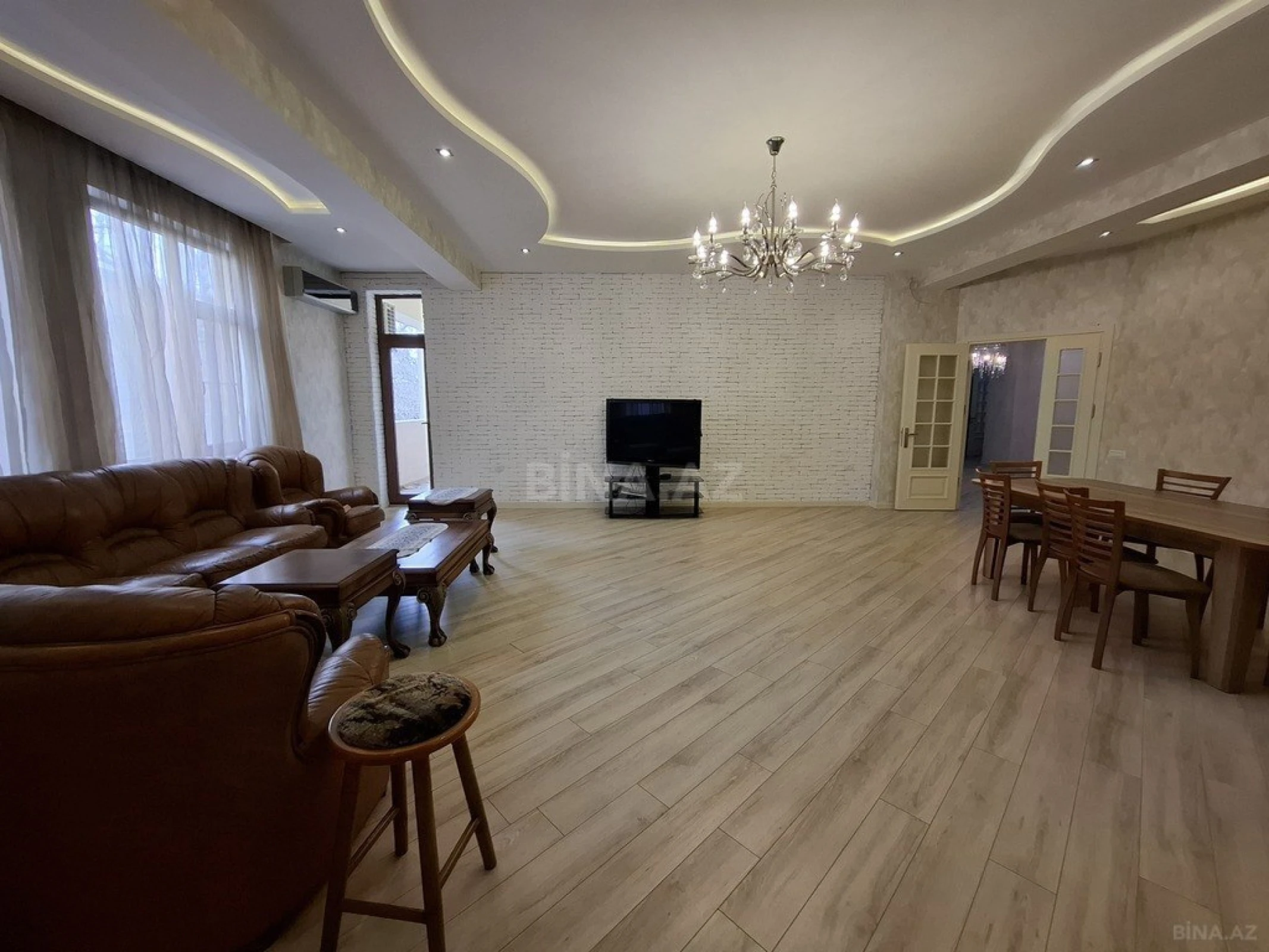 Kirayə verilir 3 otaqlı mənzil 250 m²