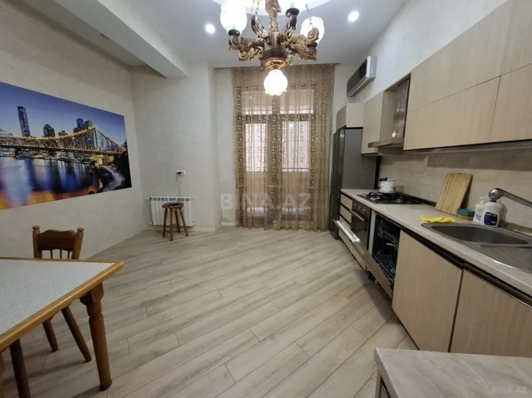 Kirayə verilir 3 otaqlı mənzil 250 m²