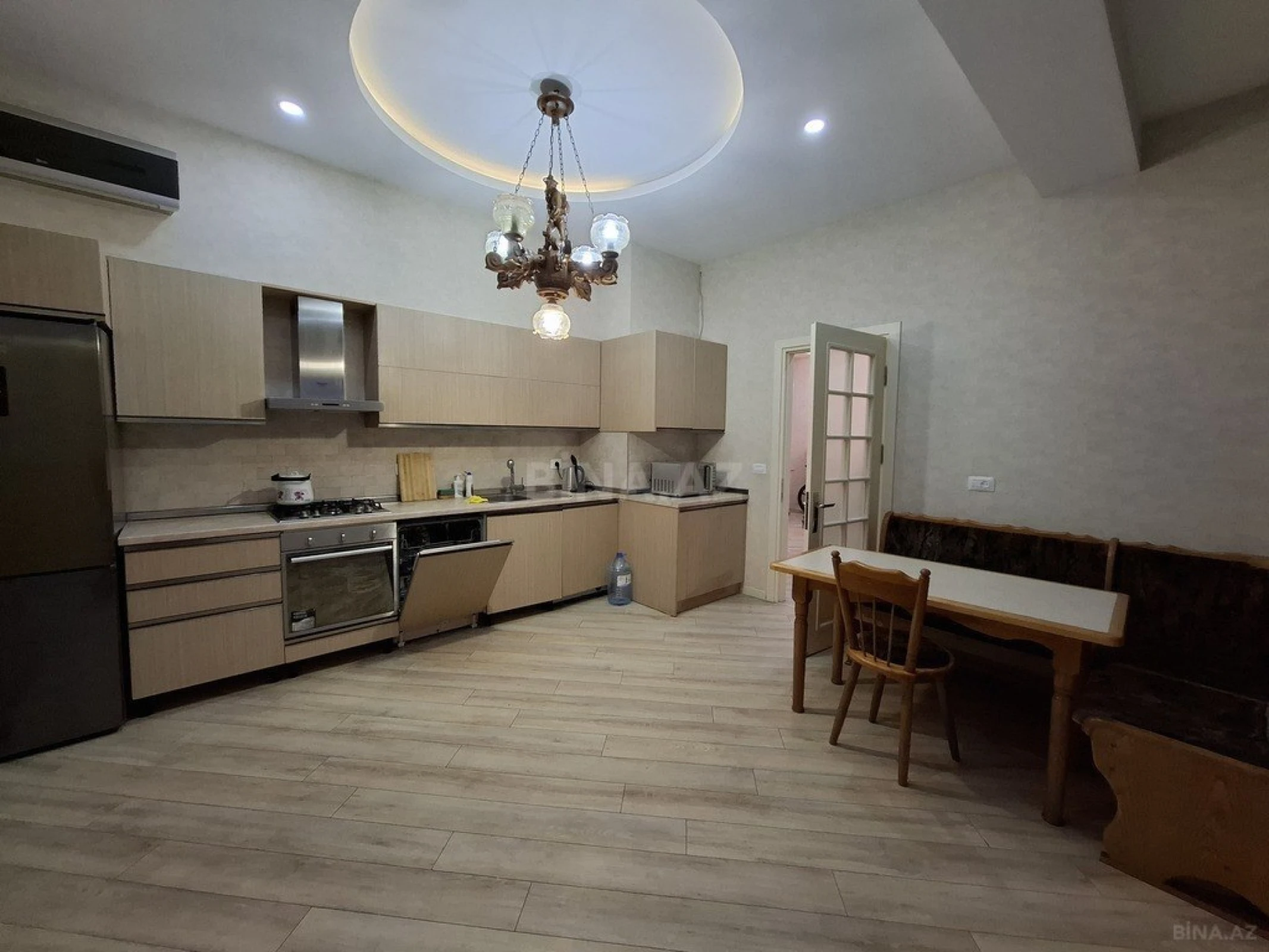 Kirayə verilir 3 otaqlı mənzil 250 m²