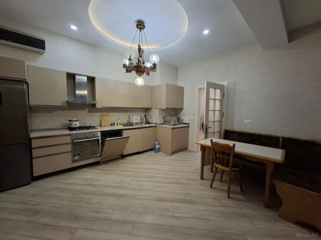 Kirayə verilir 3 otaqlı mənzil 250 m²