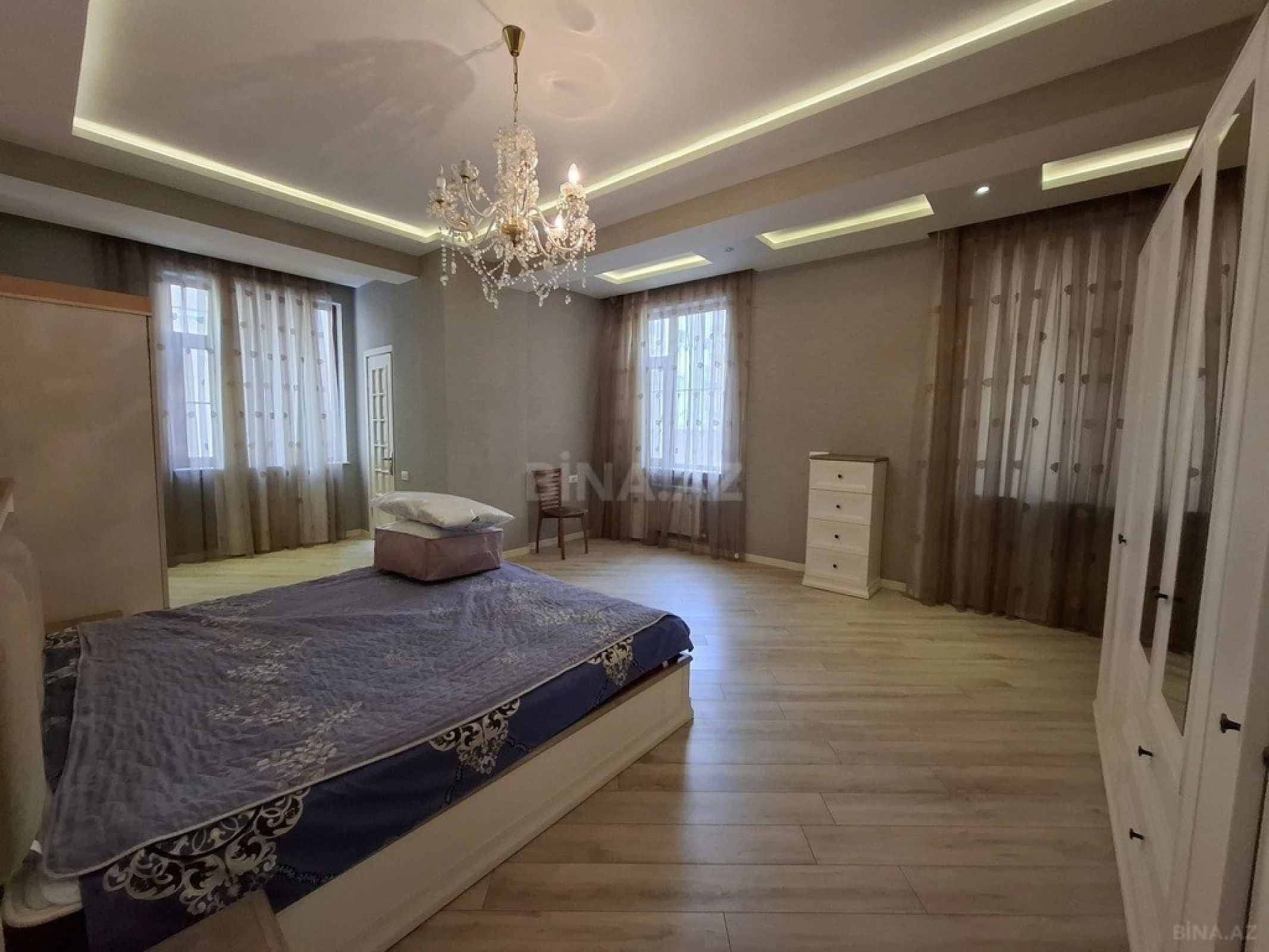 Kirayə verilir 3 otaqlı mənzil 250 m²